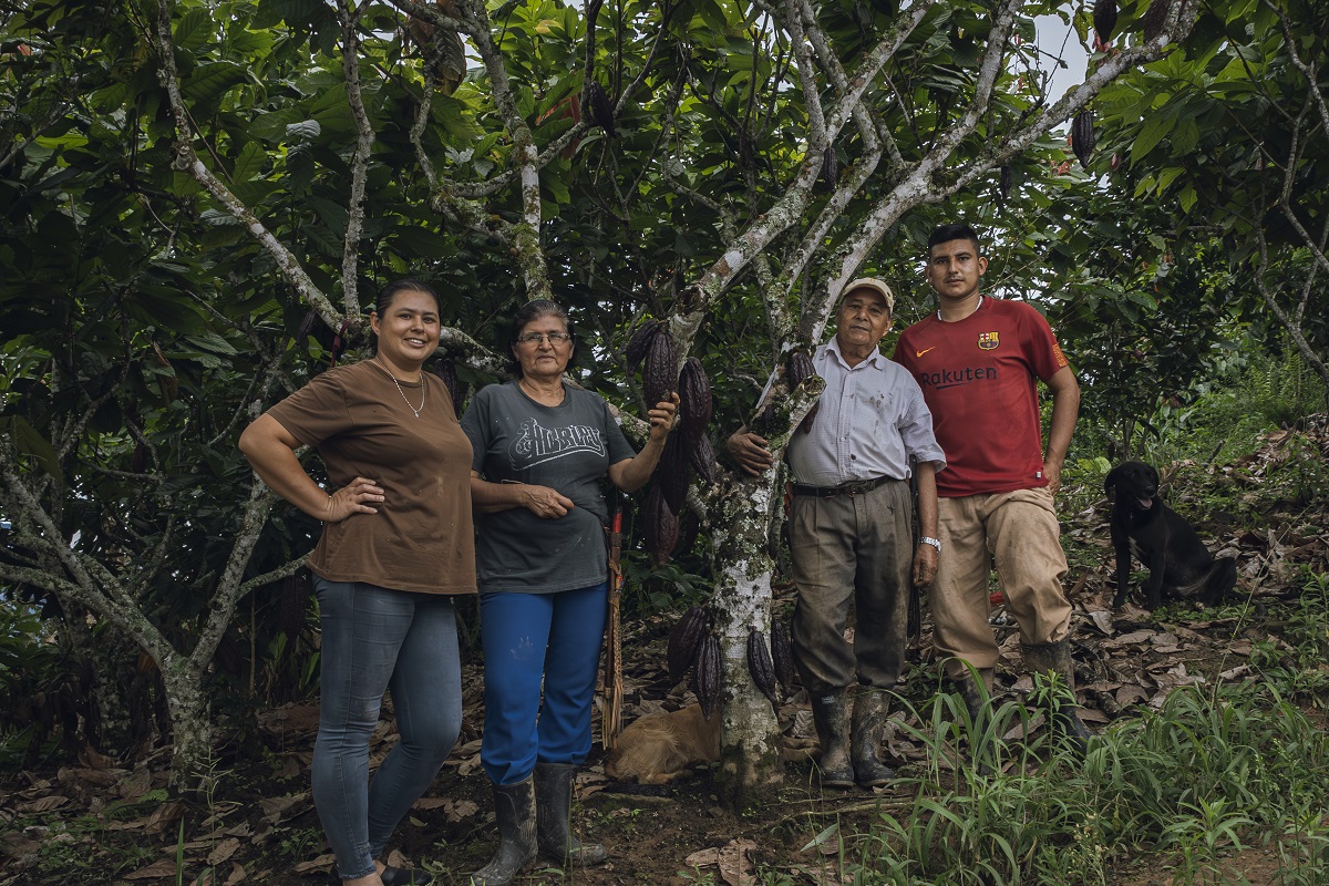 Florinda Mieles y Ram&oacute;n Mar&iacute;n, productores de cacao en Rionegro, Santander