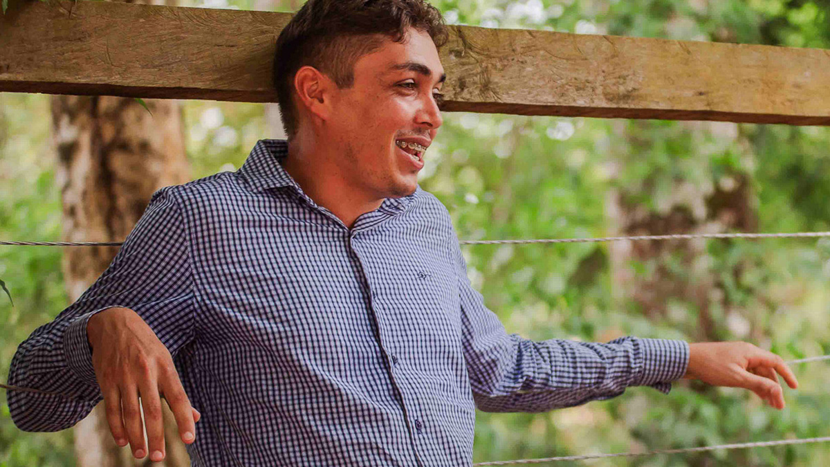 Clauto Patres, productor que aplica pastoreo rotativo en su finca de Brasil, Amazon&iacute;a Connect